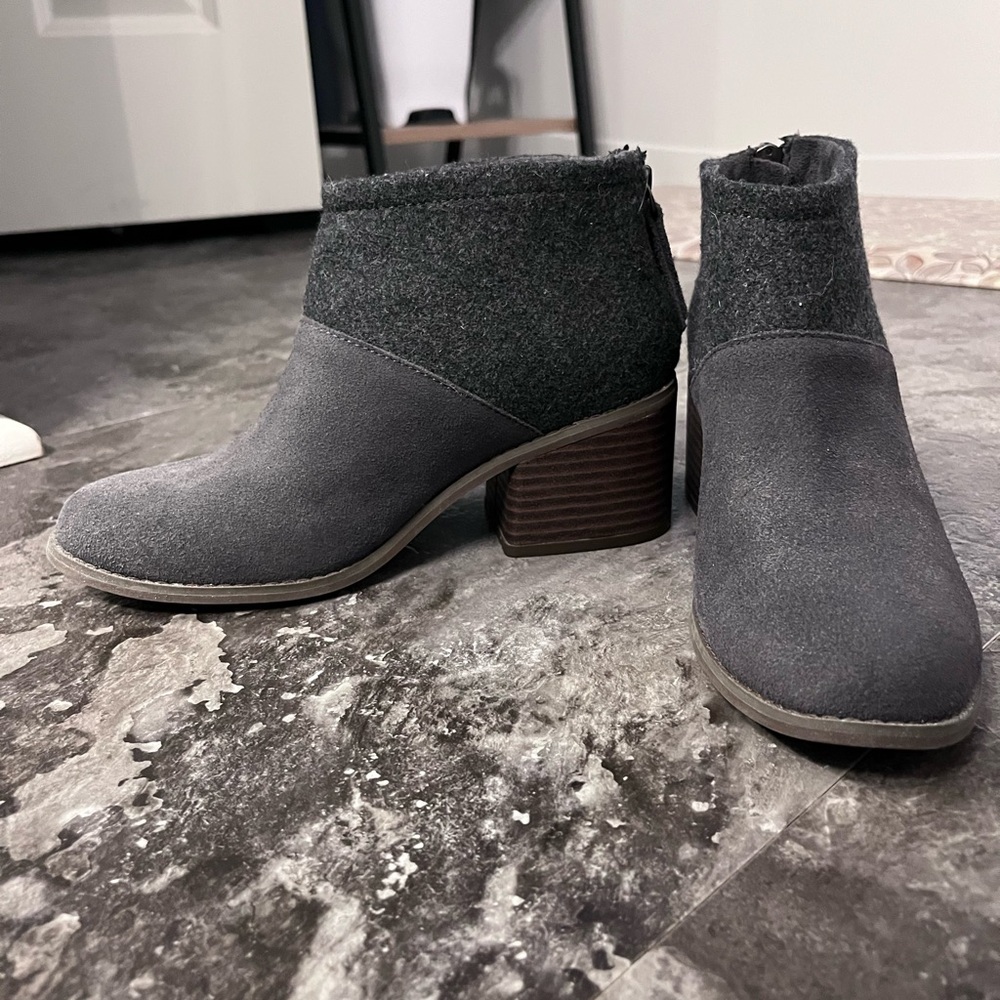 Tom’s heeled booties size 7